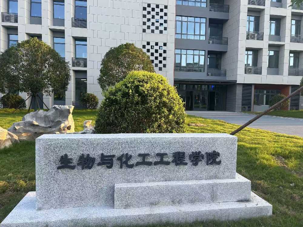加格达奇区扬州职业大学体育场高杆灯项目